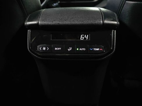 Used 2023 Toyota Highlander XLE image 20