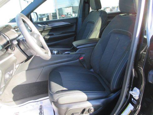 Used 2025 Jeep Grand Cherokee L Laredo w/ Luxury Tech Group I image 14