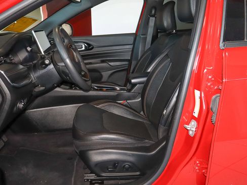 Used 2023 Jeep Compass Limited image 7