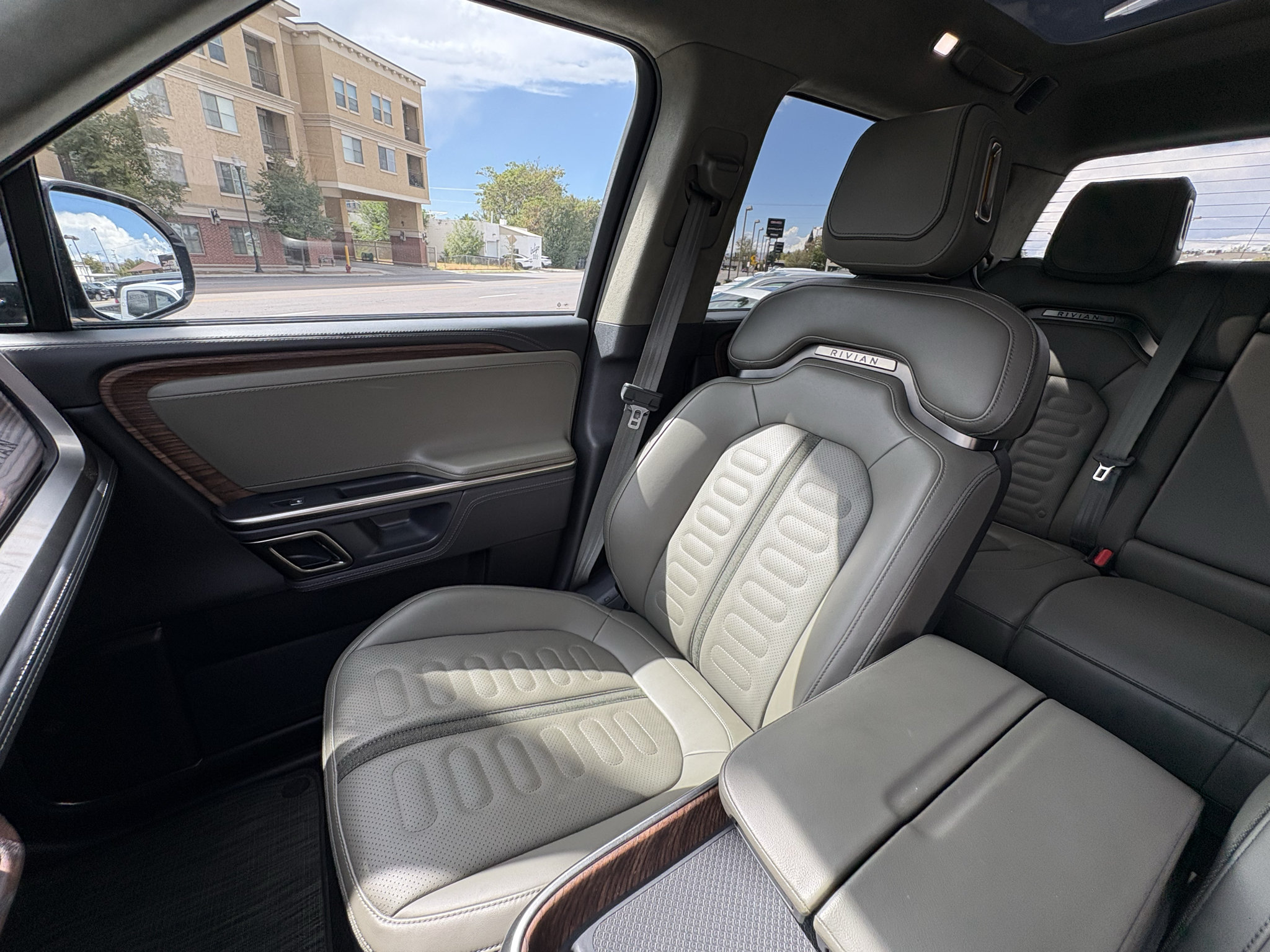 Used 2023 Rivian R1T Adventure Quad AWD/4WD image 31