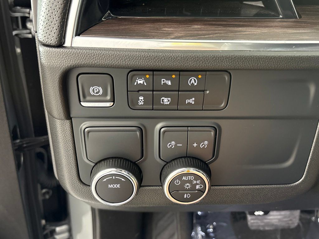 Certified 2025 Chevrolet Suburban Premier RWD image 39