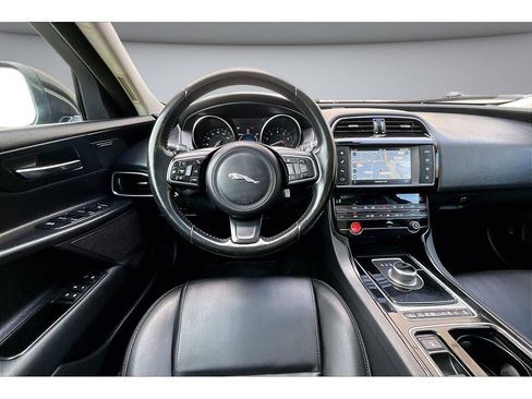 Used 2018 Jaguar XE Premium AWD/4WD image 8