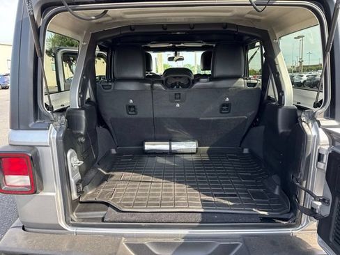 Used 2020 Jeep Wrangler Unlimited Sahara w/ Cold Weather Group AWD/4WD image 10