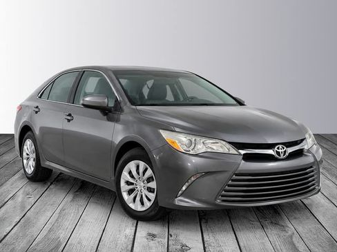 Used 2017 Toyota Camry LE FWD image 4