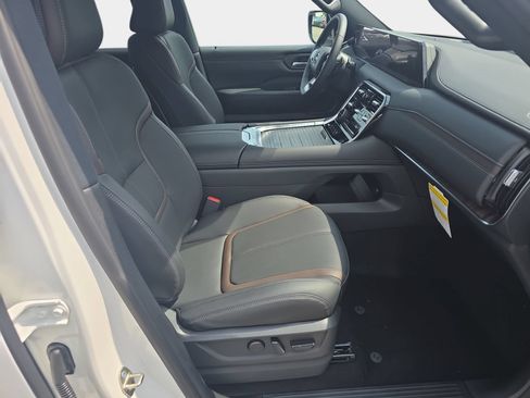 New 2026 Nissan Armada SL w/ Captain's Chari Seat Package AWD/4WD image 10