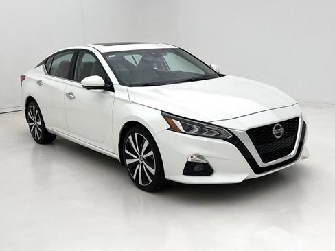 Used 2020 Nissan Altima 2.5 Platinum AWD/4WD image 2