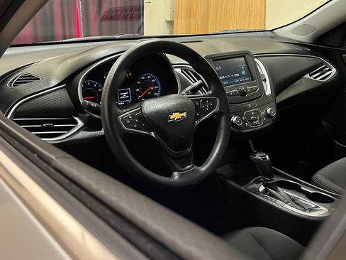 Used 2018 Chevrolet Malibu LS FWD image 13