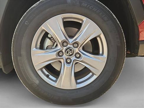 Used 2025 Toyota RAV4 XLE FWD image 16
