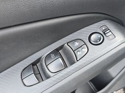 Used 2025 Nissan Altima 2.5 SV AWD/4WD image 8