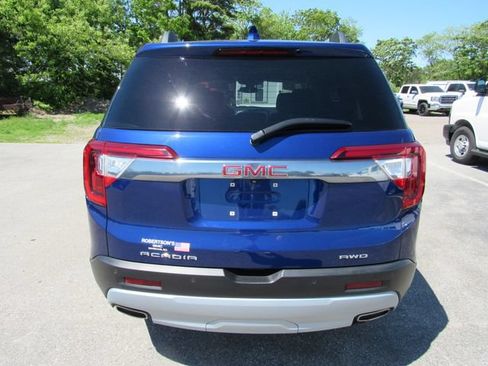 Used 2023 GMC Acadia SLT w/ Technology Package AWD/4WD image 4