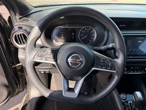 Used 2019 Nissan Kicks SV image 21