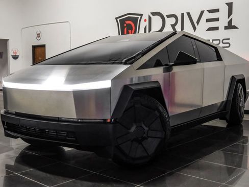 Used 2024 Tesla Cybertruck AWD Crew Cab image 7