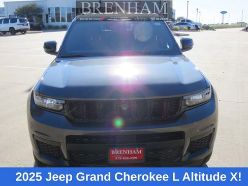 New 2025 Jeep Grand Cherokee L Altitude image 9