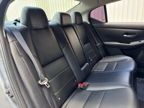 Used 2023 Nissan Sentra SR w/ SR Premium Package FWD image 34