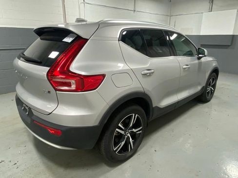 Used 2025 Volvo XC40 B5 Core AWD/4WD image 3