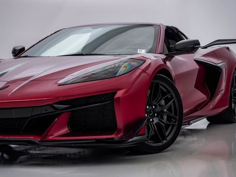 Used 2023 Chevrolet Corvette Z06 w/ Z07 Performance Package RWD image 2