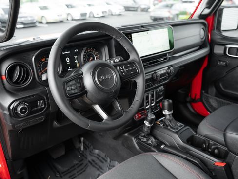 Used 2026 Jeep Wrangler Rubicon AWD/4WD image 8