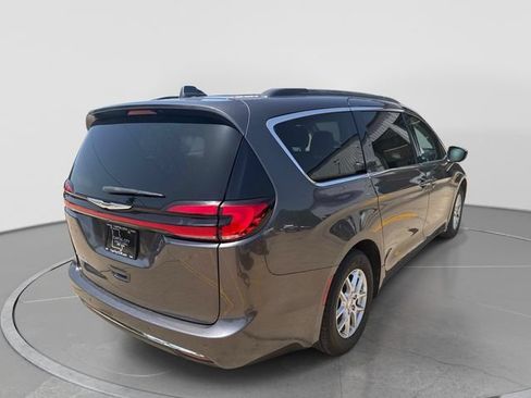 Used 2022 Chrysler Pacifica Touring-L FWD image 8