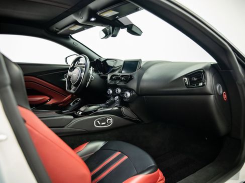 Used 2019 Aston Martin V8 Vantage Coupe RWD image 11