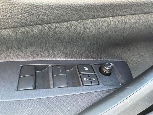 Used 2025 Toyota Corolla LE image 39