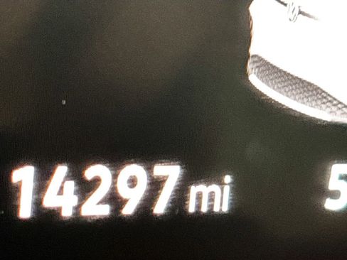 Certified 2021 Volkswagen ID.4 Pro S w/ Gradient Package image 15