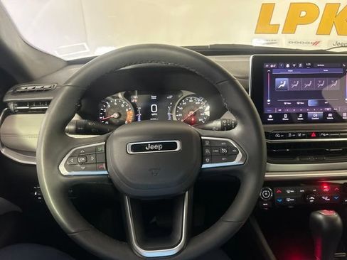 Used 2025 Jeep Compass Limited AWD/4WD image 16