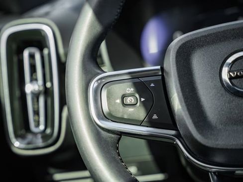 Used 2023 Volvo XC40 B5 Plus w/ Climate Package image 30