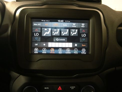 Used 2020 Jeep Renegade Latitude w/ Cold Weather Group AWD/4WD image 27