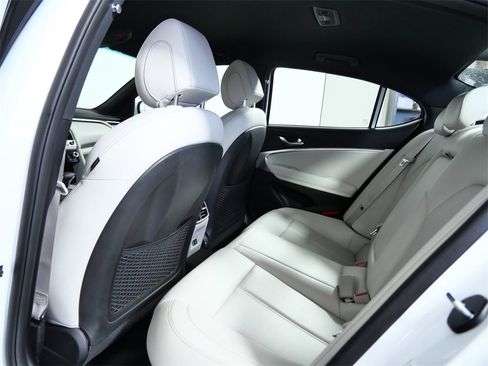 Used 2025 Genesis G70 2.5T image 14