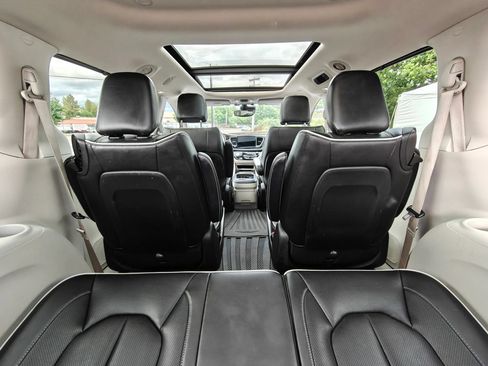Used 2021 Chrysler Pacifica Limited FWD image 53