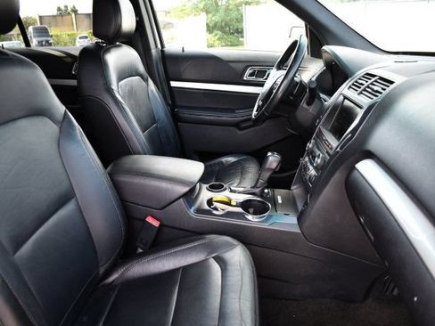 Used 2016 Ford Explorer XLT w/ Equipment Group 202A FWD image 31