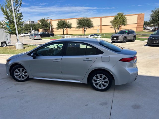 Used 2025 Toyota Corolla LE FWD image 6