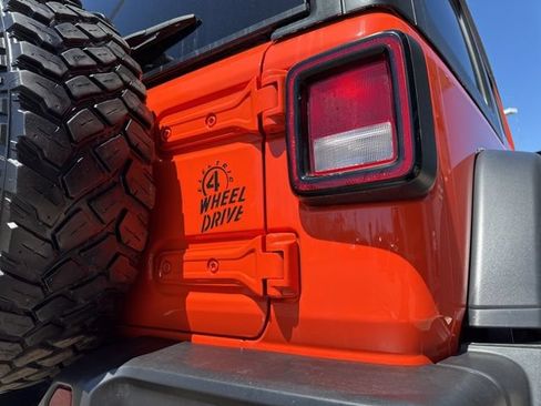 Used 2023 Jeep Wrangler Unlimited w/ Convenience Group AWD/4WD image 8