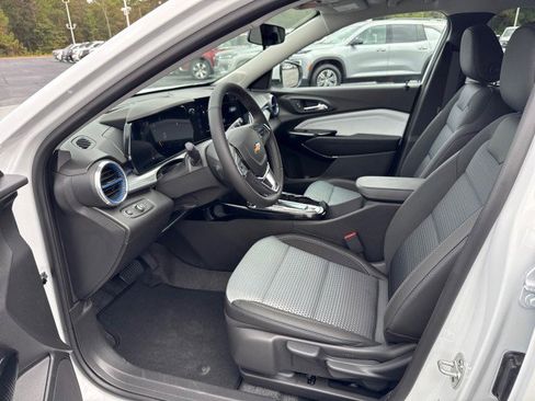 New 2025 Chevrolet Trax LT w/ Driver Confidence Package image 18