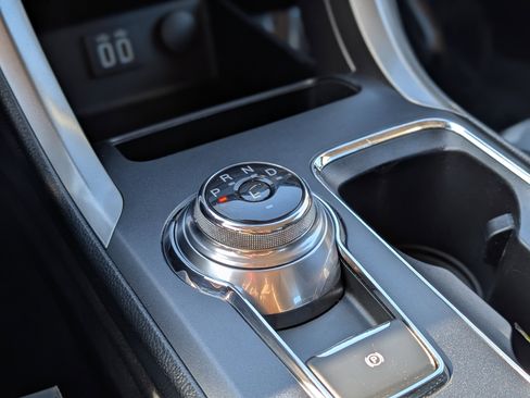 Used 2020 Ford Fusion SE image 17