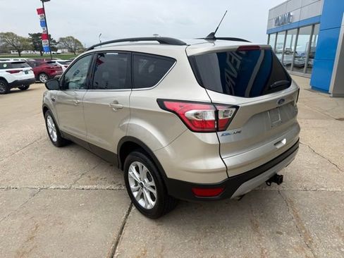 Used 2018 Ford Escape SE w/ SE Sync 3 Package image 3
