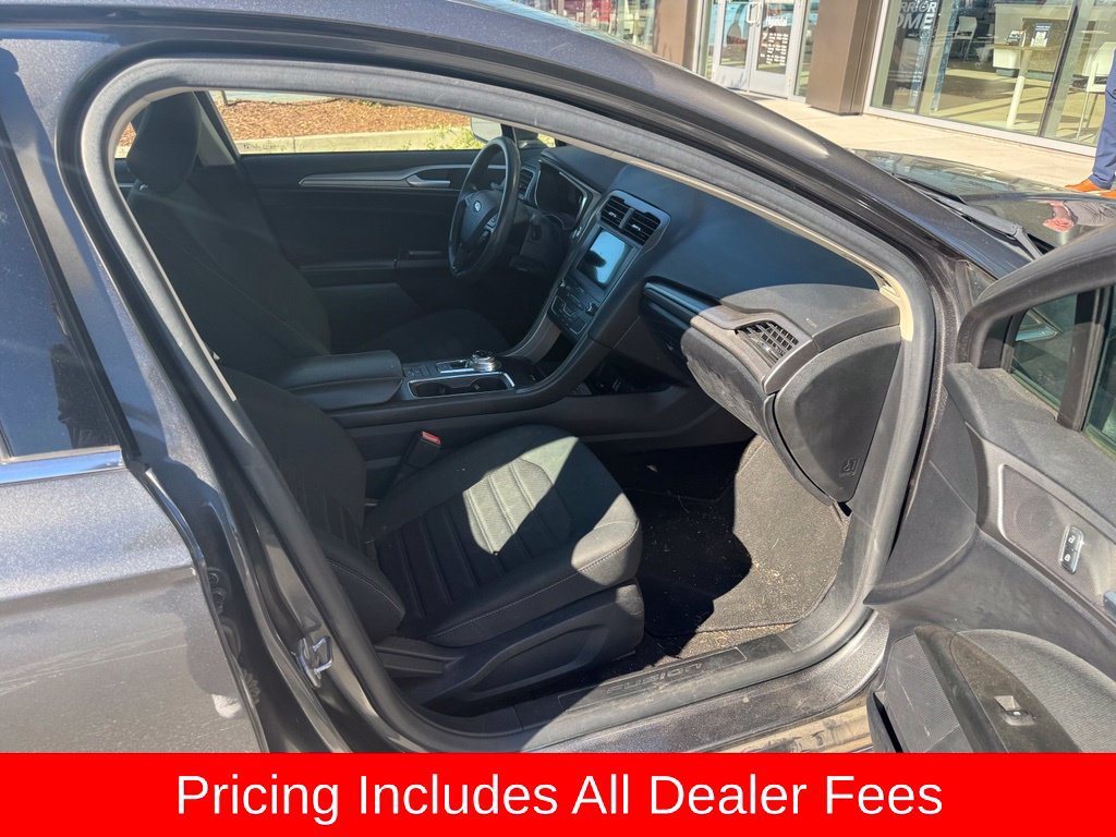 Used 2020 Ford Fusion SE FWD image 3