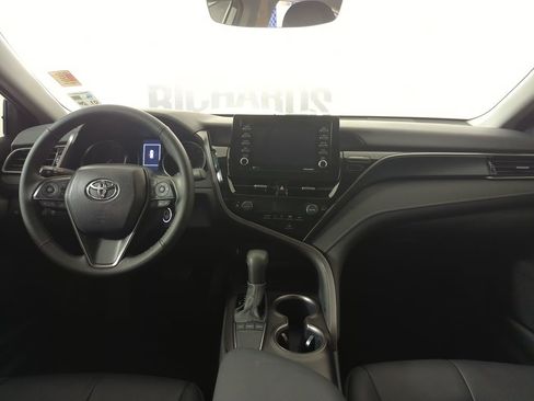 Used 2024 Toyota Camry SE image 10