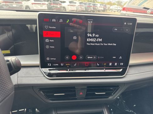 New 2026 Volkswagen Tiguan SE R-Line image 25