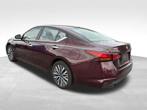 Used 2024 Nissan Altima 2.5 SV w/ SV Premium Package FWD image 3