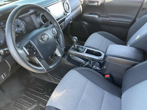 Used 2020 Toyota Tacoma TRD Off-Road w/ Technology Package AWD/4WD image 19