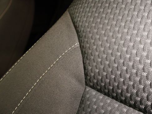 Used 2023 GMC Acadia SLE image 10