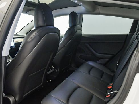 Used 2021 Tesla Model 3 Performance image 21