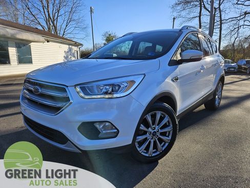 Used 2017 Ford Escape Titanium image 1