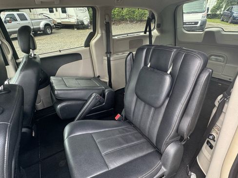 Used 2012 Chrysler Town & Country Touring-L w/ Entertainment Group #2 image 13