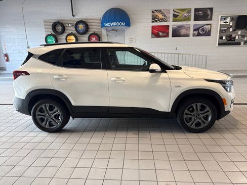 Used 2021 Kia Seltos S AWD/4WD image 2