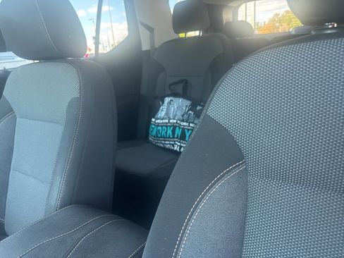 Used 2021 Chevrolet Traverse LT image 18