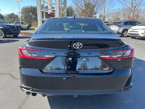 Used 2025 Toyota Camry SE image 6