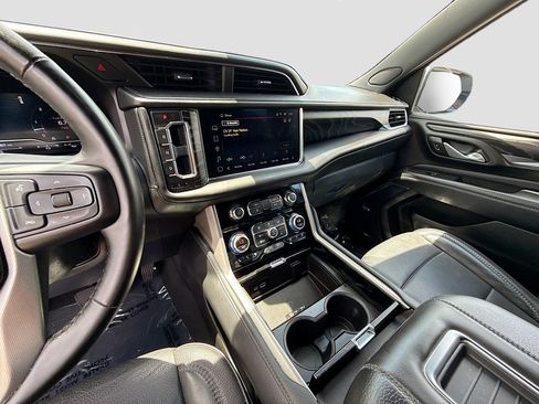 Used 2024 GMC Yukon Denali RWD image 29