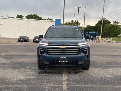 Used 2025 Chevrolet Traverse LT w/ Driver Confidence Package FWD image 8